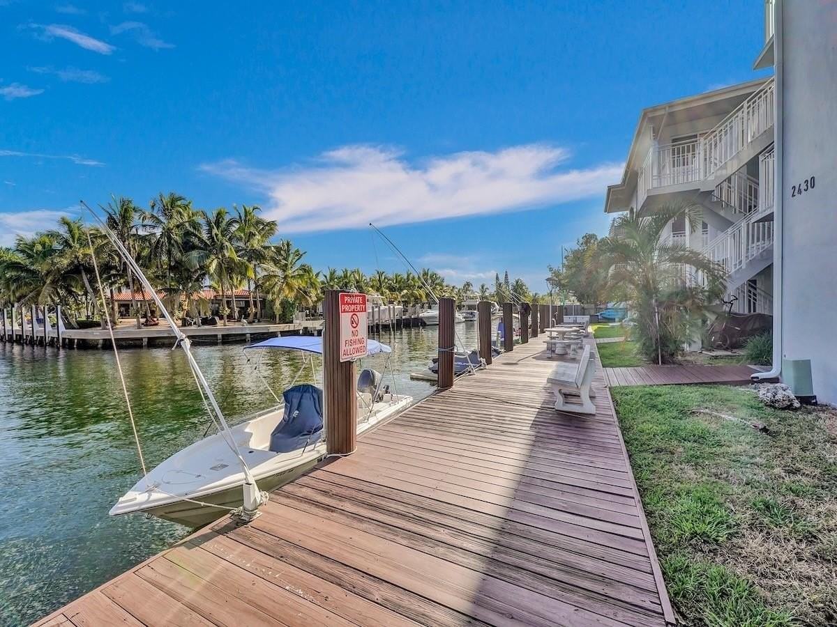 2430 Ne 135th St Apt 300 - Photo 3 of 9