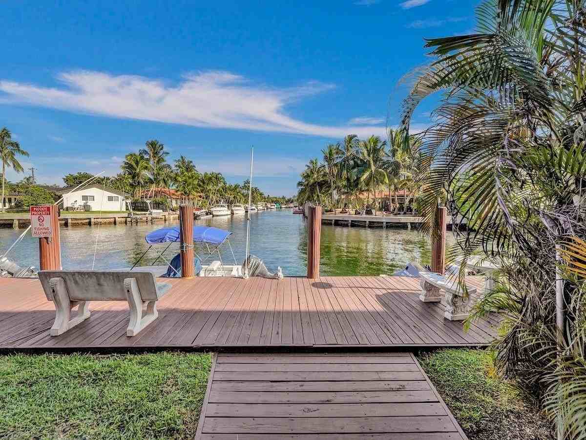 2430 Ne 135th St Apt 300 - Photo 4 of 9