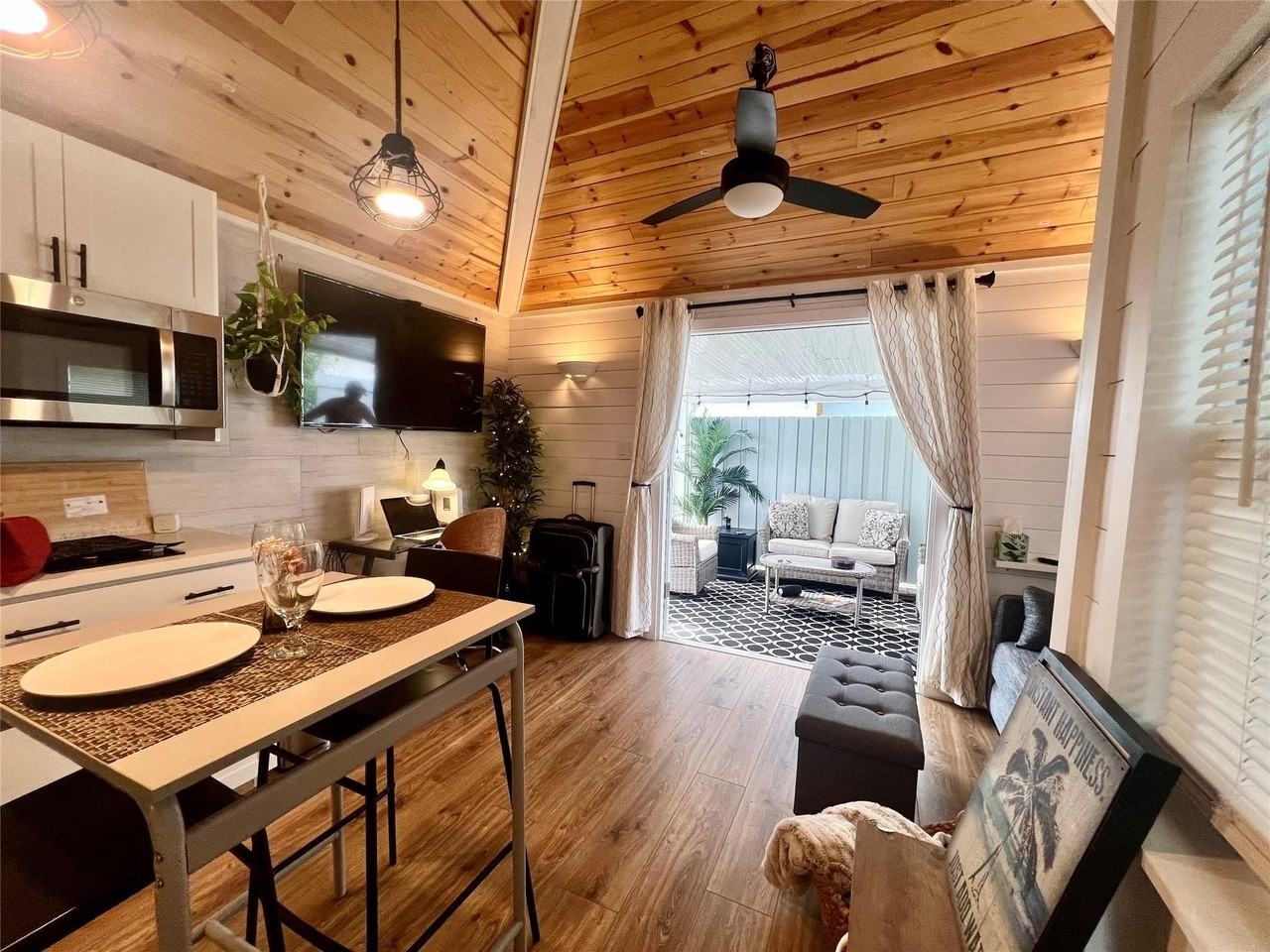 12 Sw 6th St - Photo 3 of 9