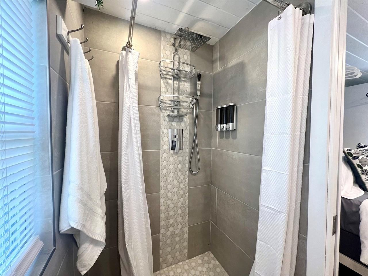 12 Sw 6th St - Photo 5 of 9