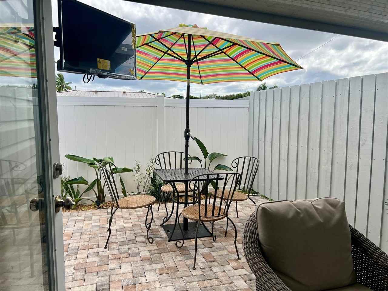 12 Sw 6th St - Photo 7 of 9