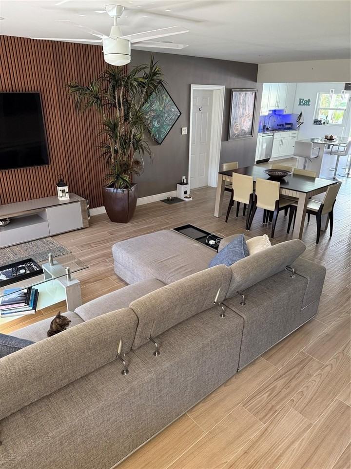 1637 Se 1st St Unit 0 - Photo 5 of 50