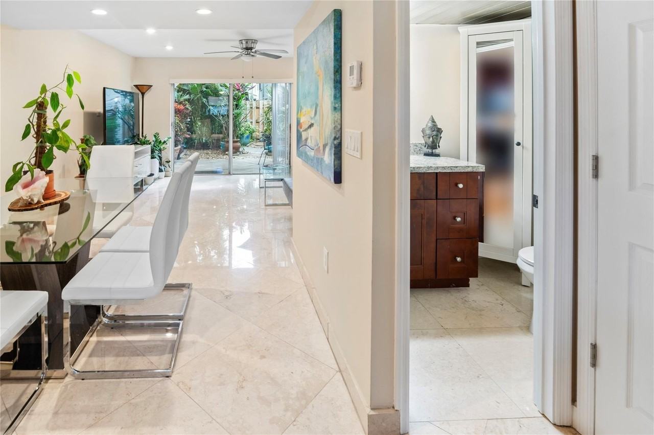 811 W Oakland Park Blvd Apt F4 - Photo 4 of 30