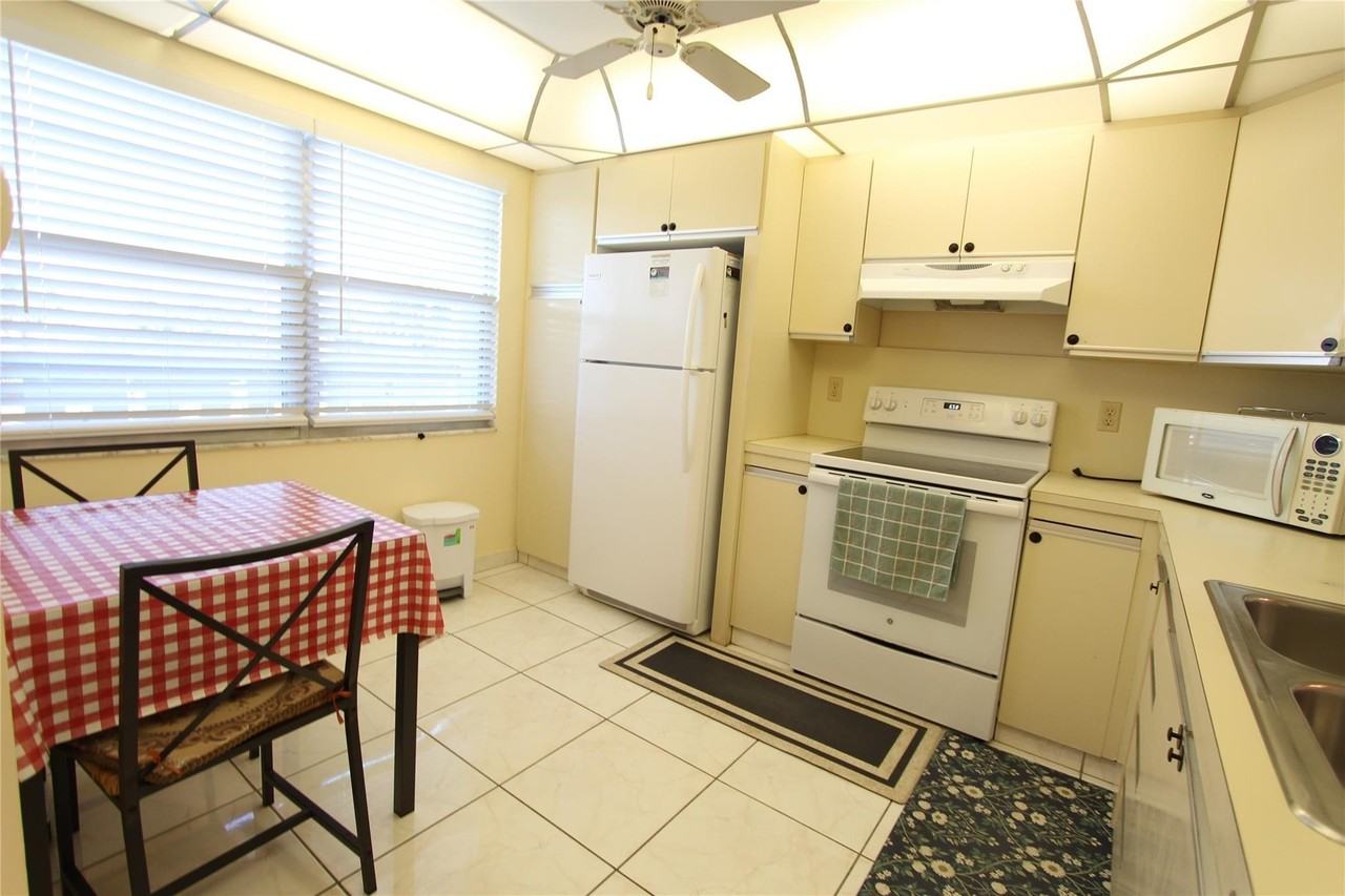 3201 Portofino Pt Apt E3 - Photo 2 of 25