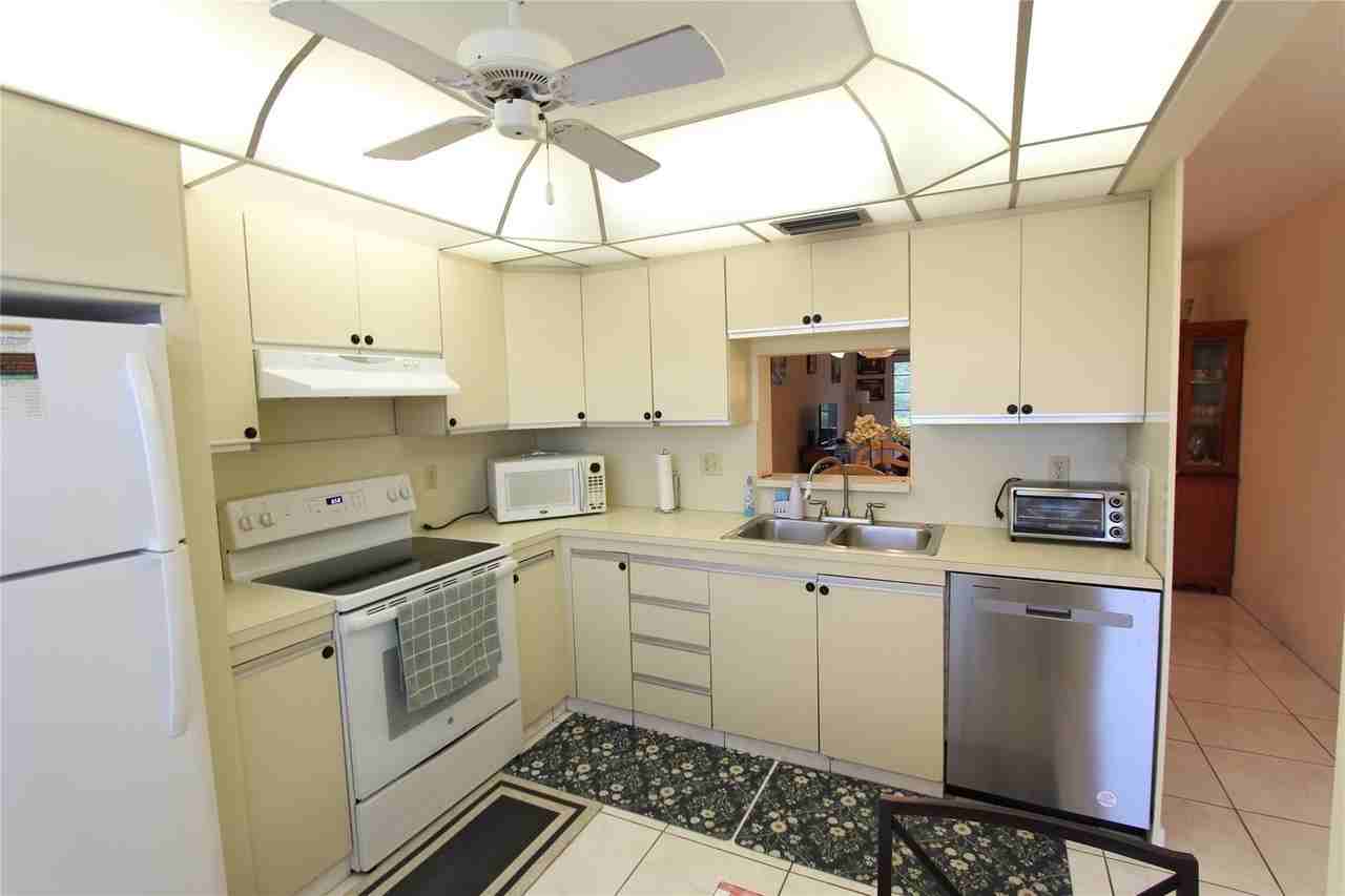 3201 Portofino Pt Apt E3 - Photo 3 of 25