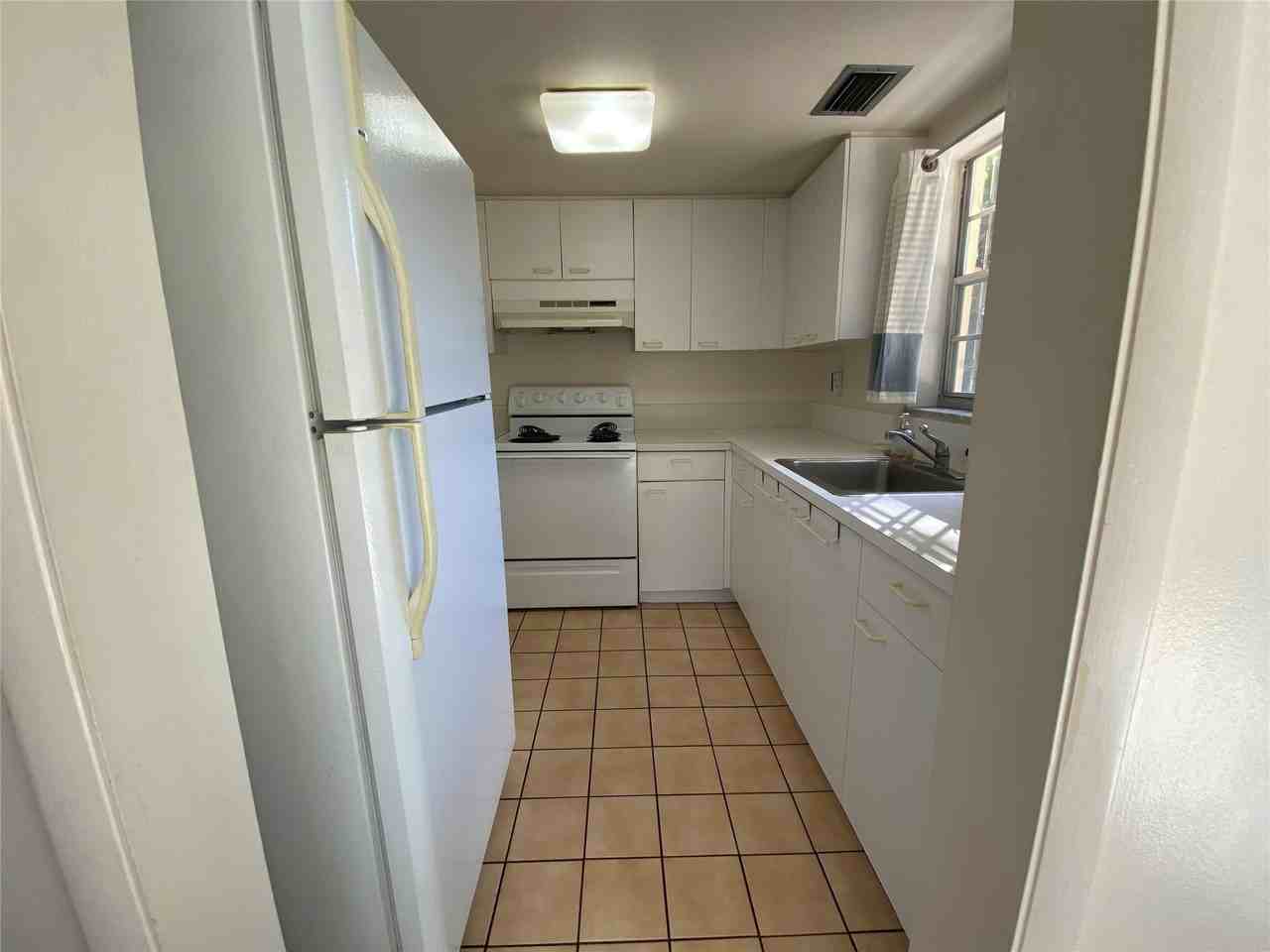 310 Sw 11th Ct - Photo 6 of 12