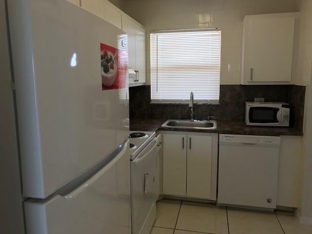 8110 Sunrise Lakes Blvd #309 - Photo 7 of 21