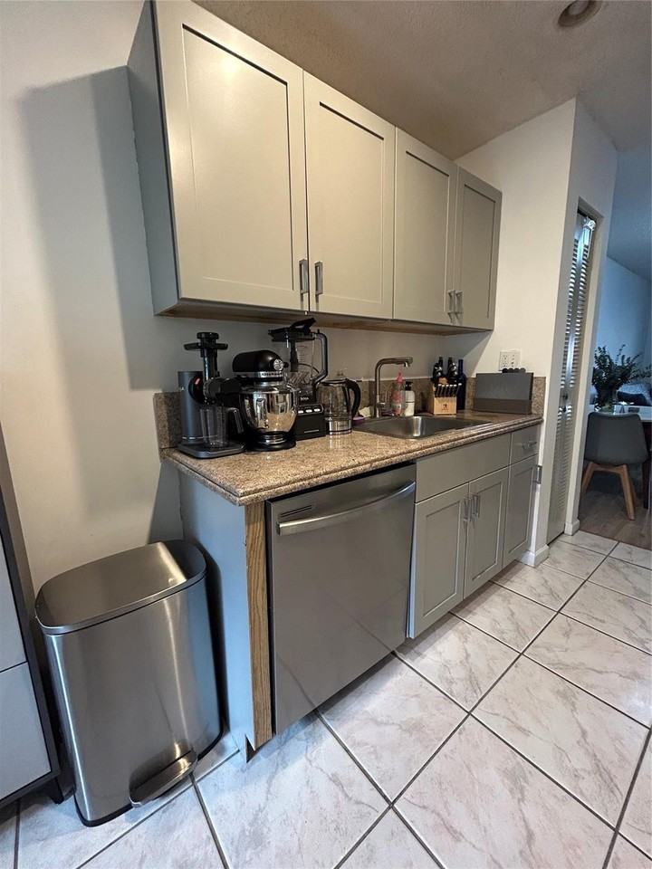 1363 Nw 94th Way Unit 1363 - Photo 4 of 16