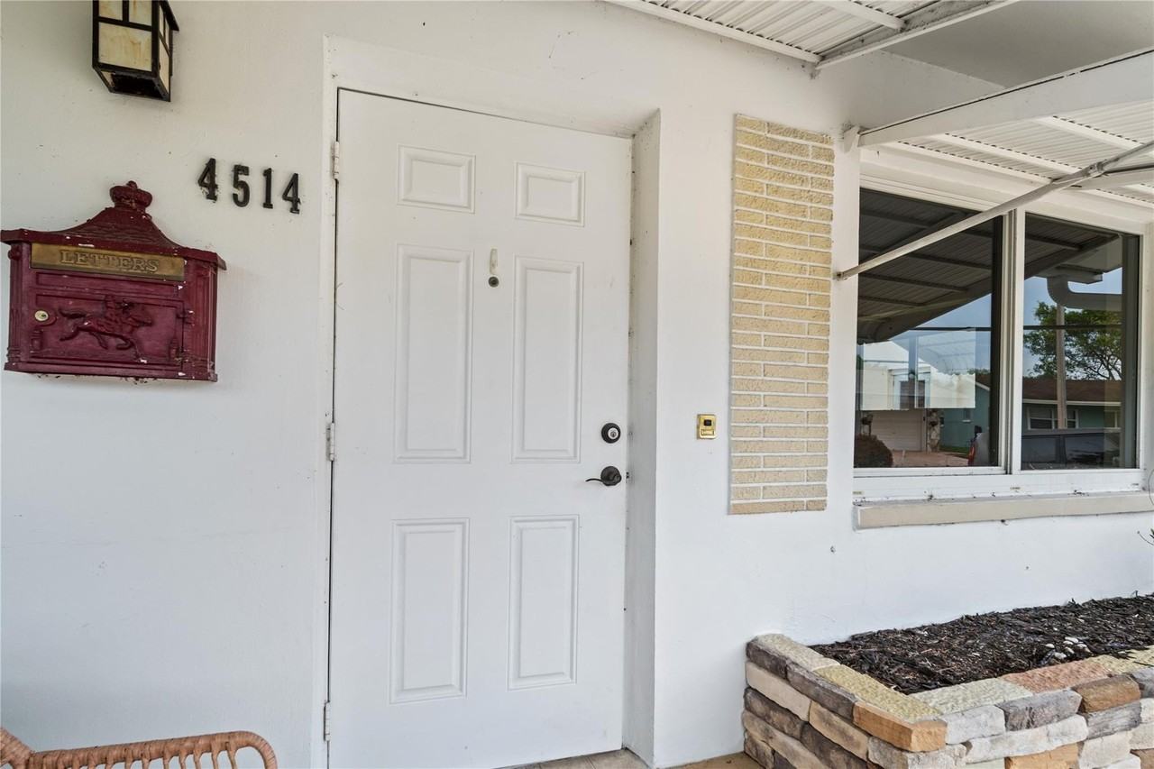 4514 Nw 49th Dr - Photo 3 of 19