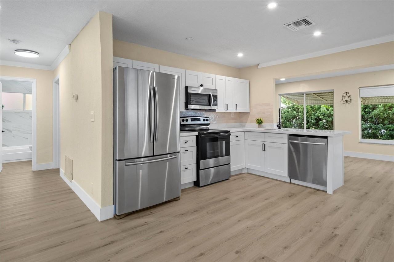 4514 Nw 49th Dr - Photo 6 of 19