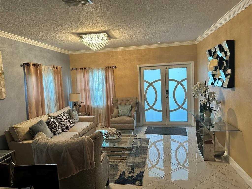 9821 Nw 22nd St - Photo 2 of 3