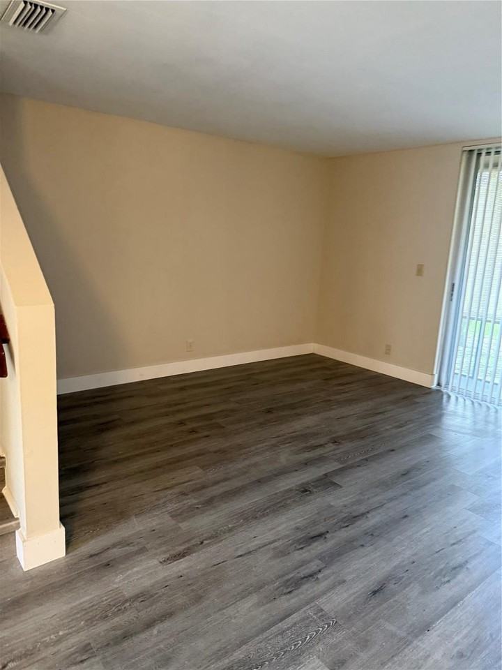 1349 Sussex Dr #1349 - Photo 3 of 15