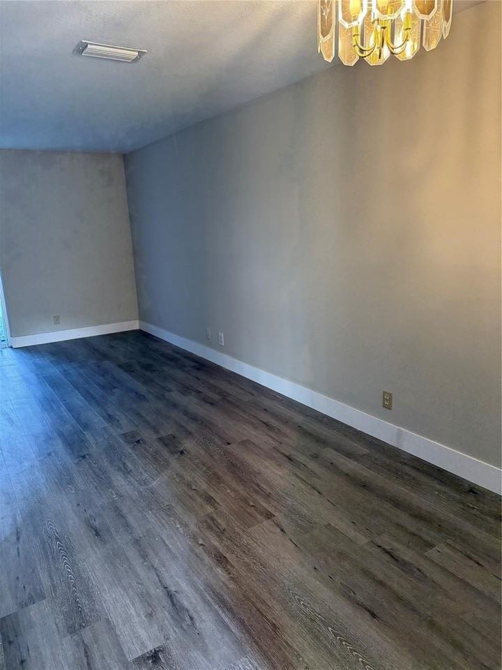 1349 Sussex Dr #1349 - Photo 4 of 15