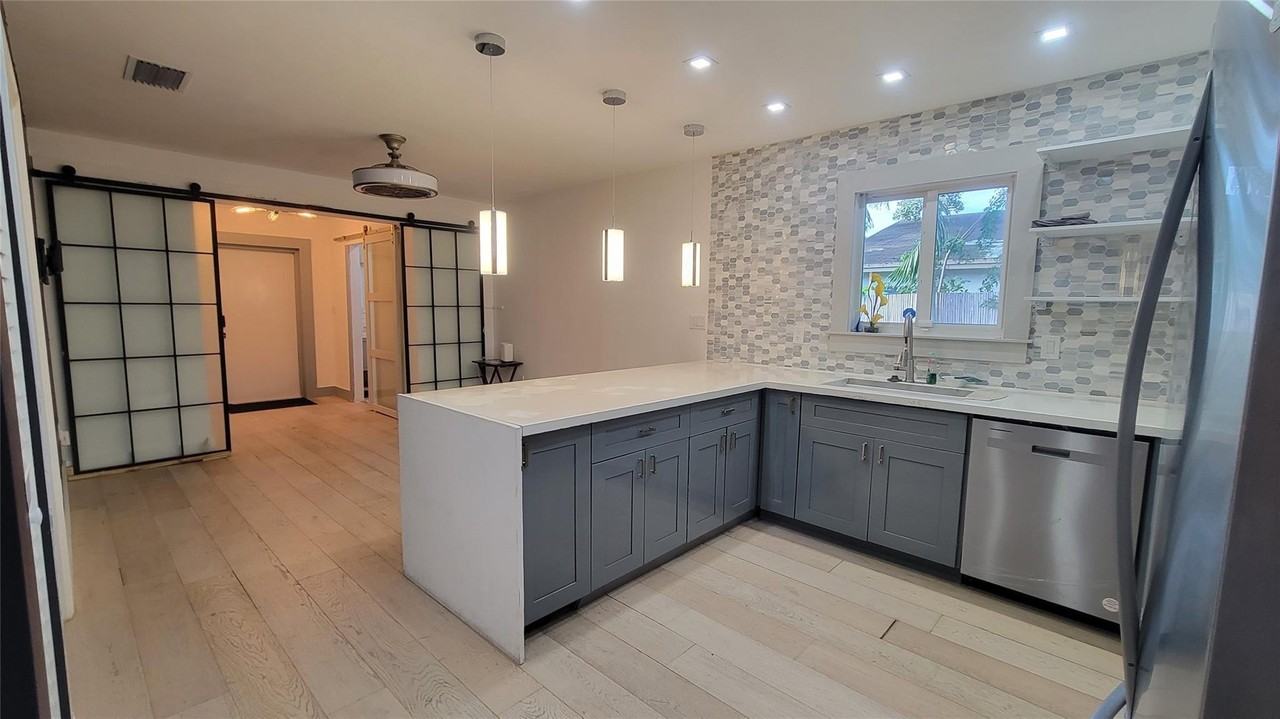 512 Nw 15th Ter - Photo 2 of 22