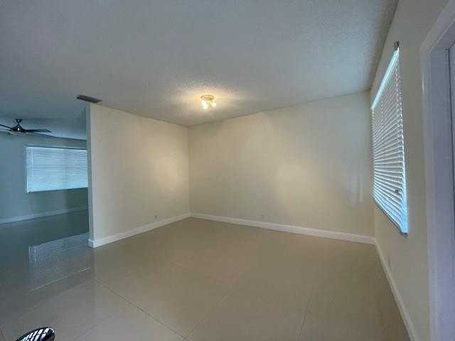 1156 Chinaberry Dr - Photo 3 of 44