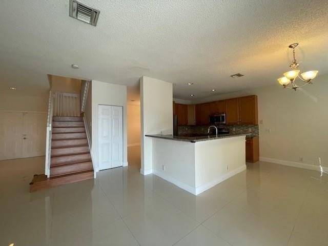 1156 Chinaberry Dr - Photo 5 of 44