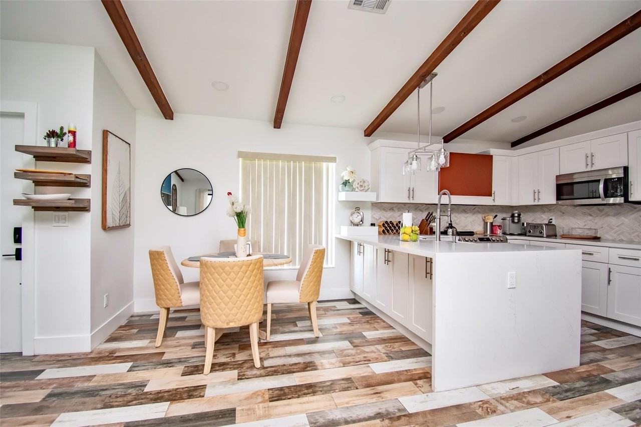 6557 Country Wood Way - Photo 5 of 25