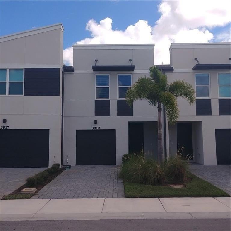 3919 Se Mentmore Ln - Photo 2 of 11