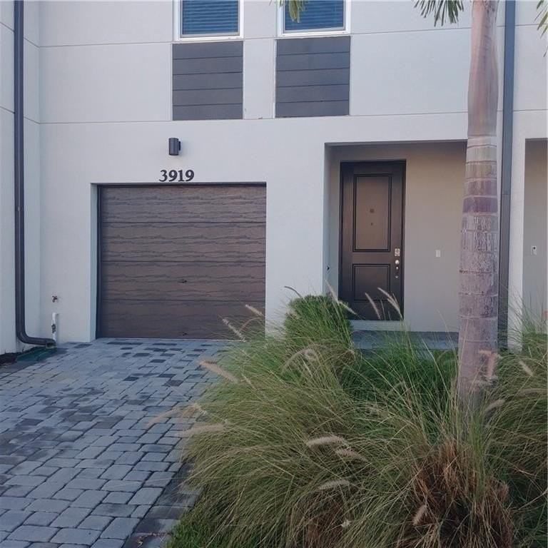 3919 Se Mentmore Ln - Photo 3 of 11