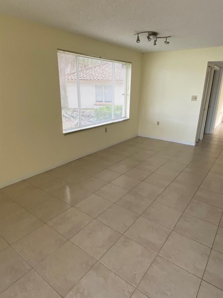 12104 Glenmoor Dr #12104 - Photo 5 of 23