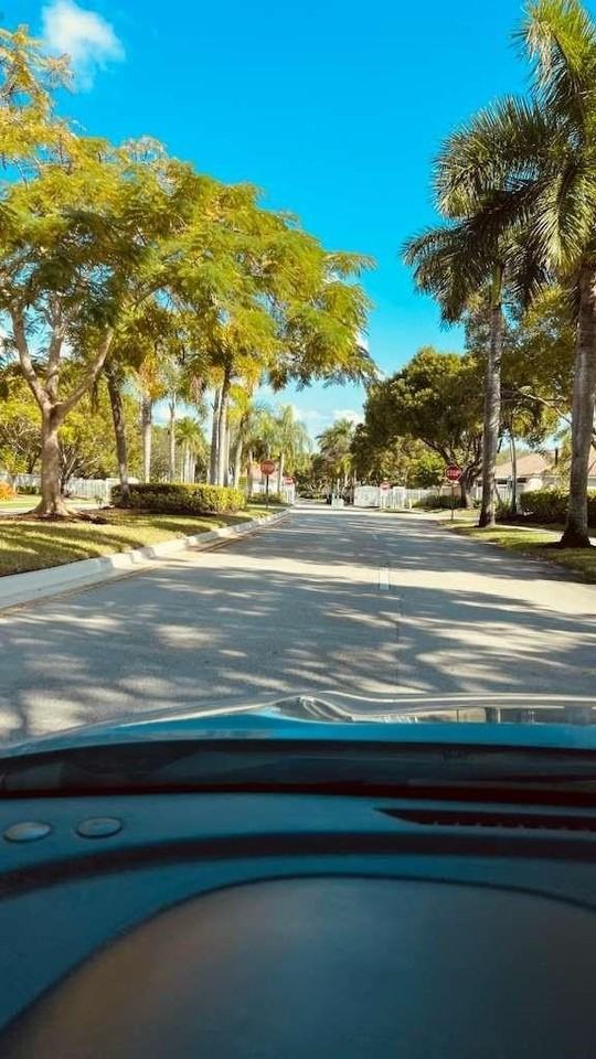 4735 Sw 14th St - Photo 2 of 31