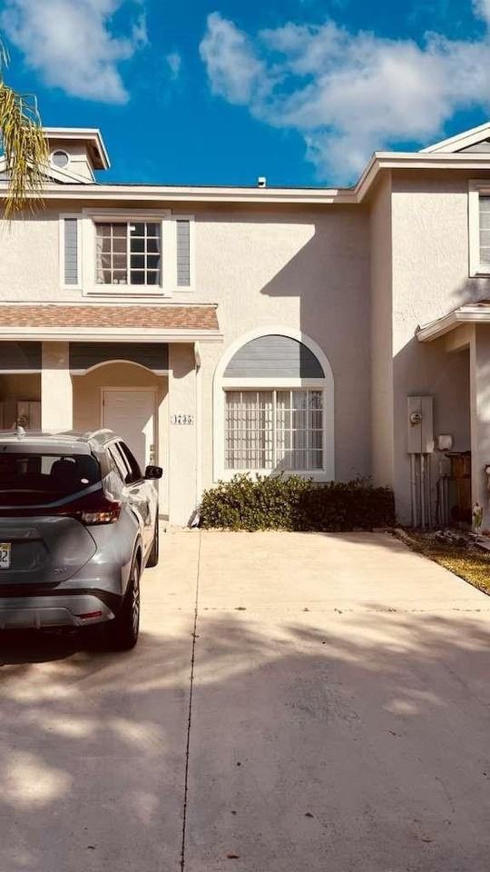 4735 Sw 14th St - Photo 4 of 31