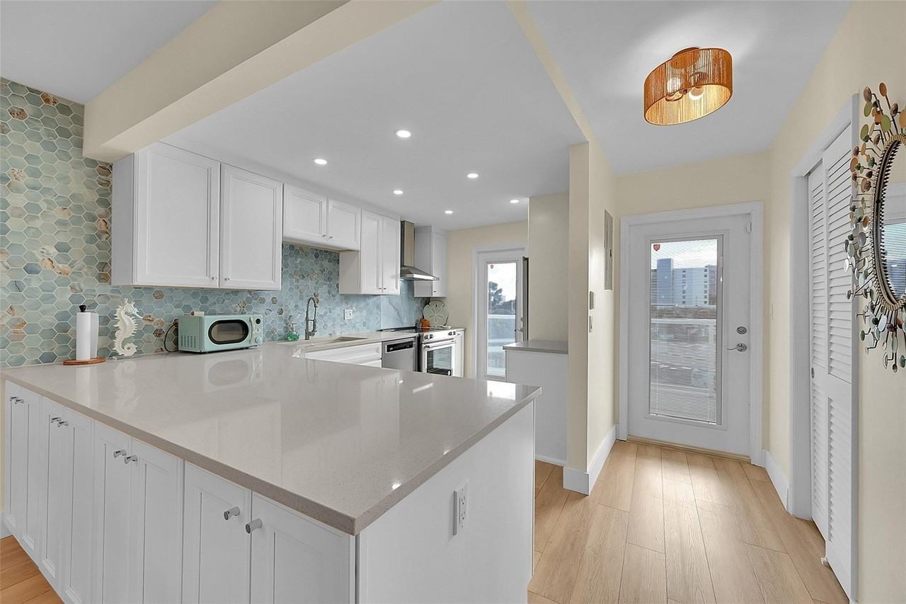 2731 Ne 14th Street Cswy Apt 421