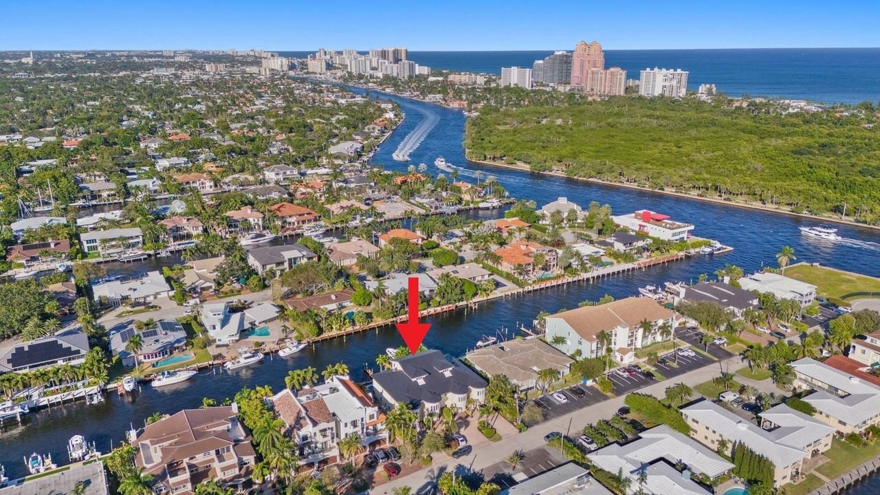 2739 Ne 15th St - Photo 4 of 43