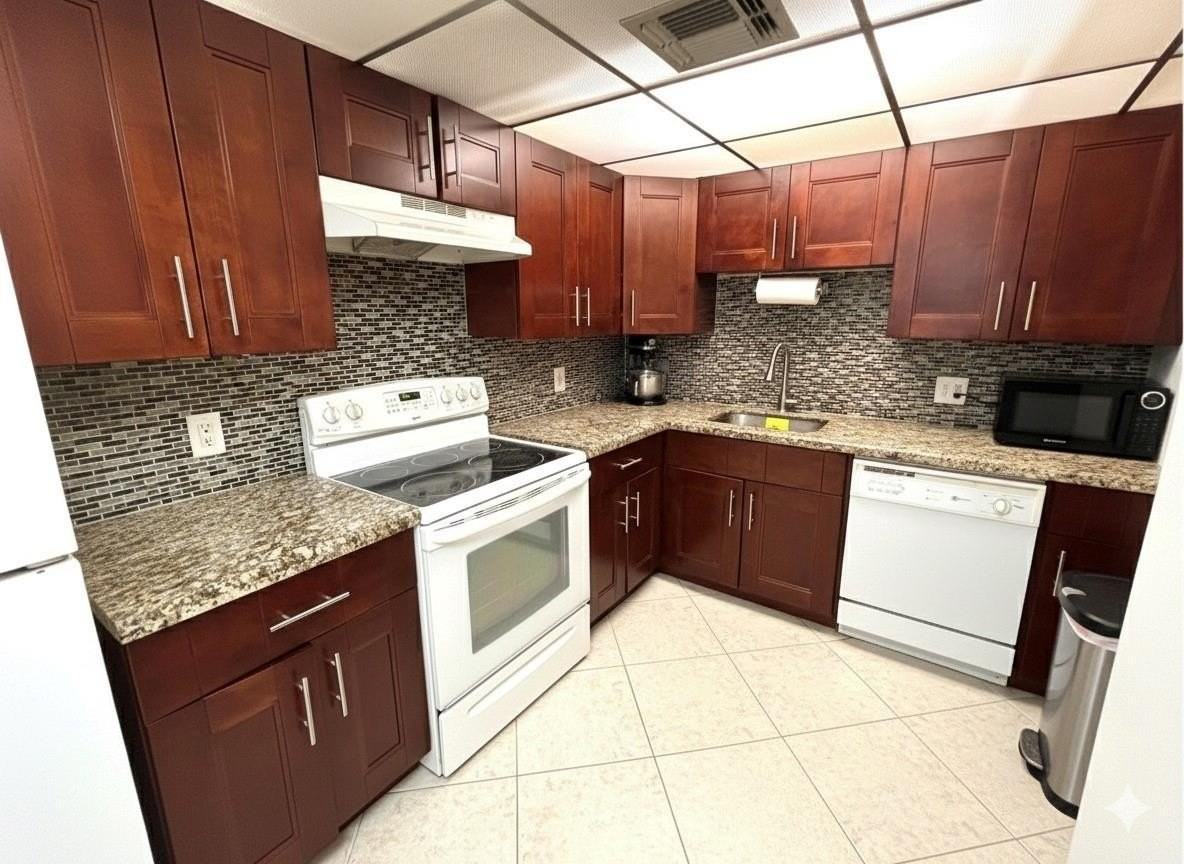 737 Se 1st Way Apt 302 - Photo 2 of 15