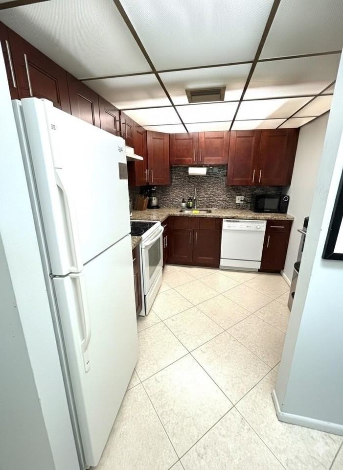 737 Se 1st Way Apt 302 - Photo 3 of 15