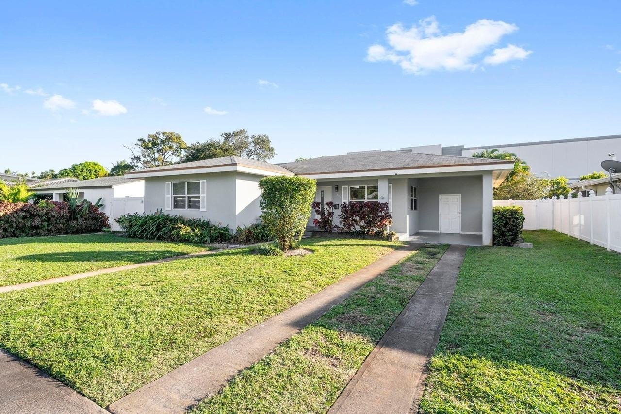 1260 Sw 32nd St - Photo 3 of 15