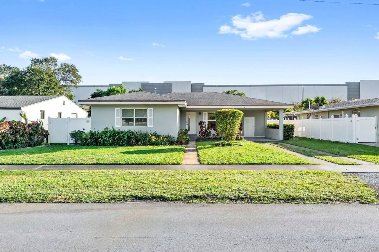 1260 Sw 32nd St - Photo 4 of 15