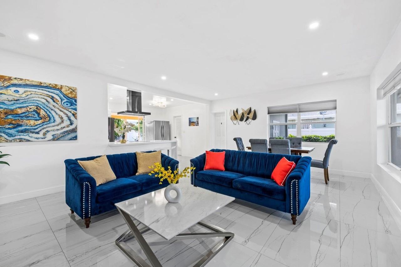 1260 Sw 32nd St - Photo 5 of 15