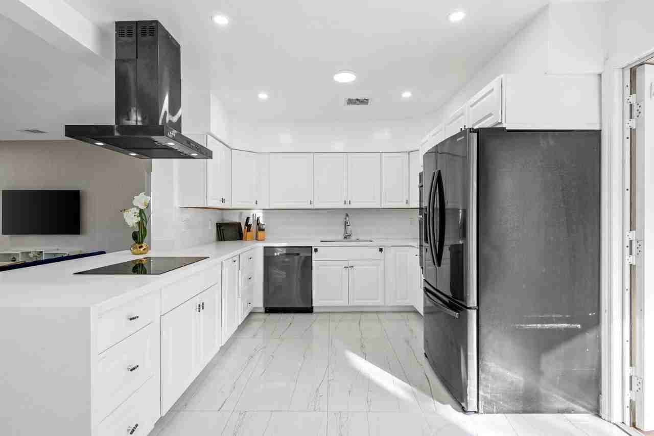 1260 Sw 32nd St - Photo 7 of 15