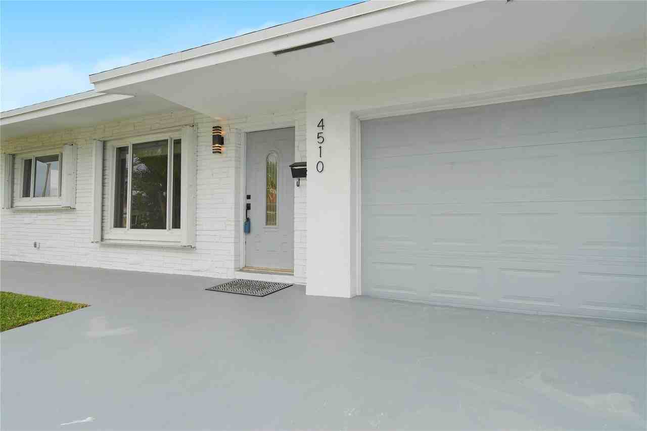 4510 Nw 49th Dr - Photo 2 of 34