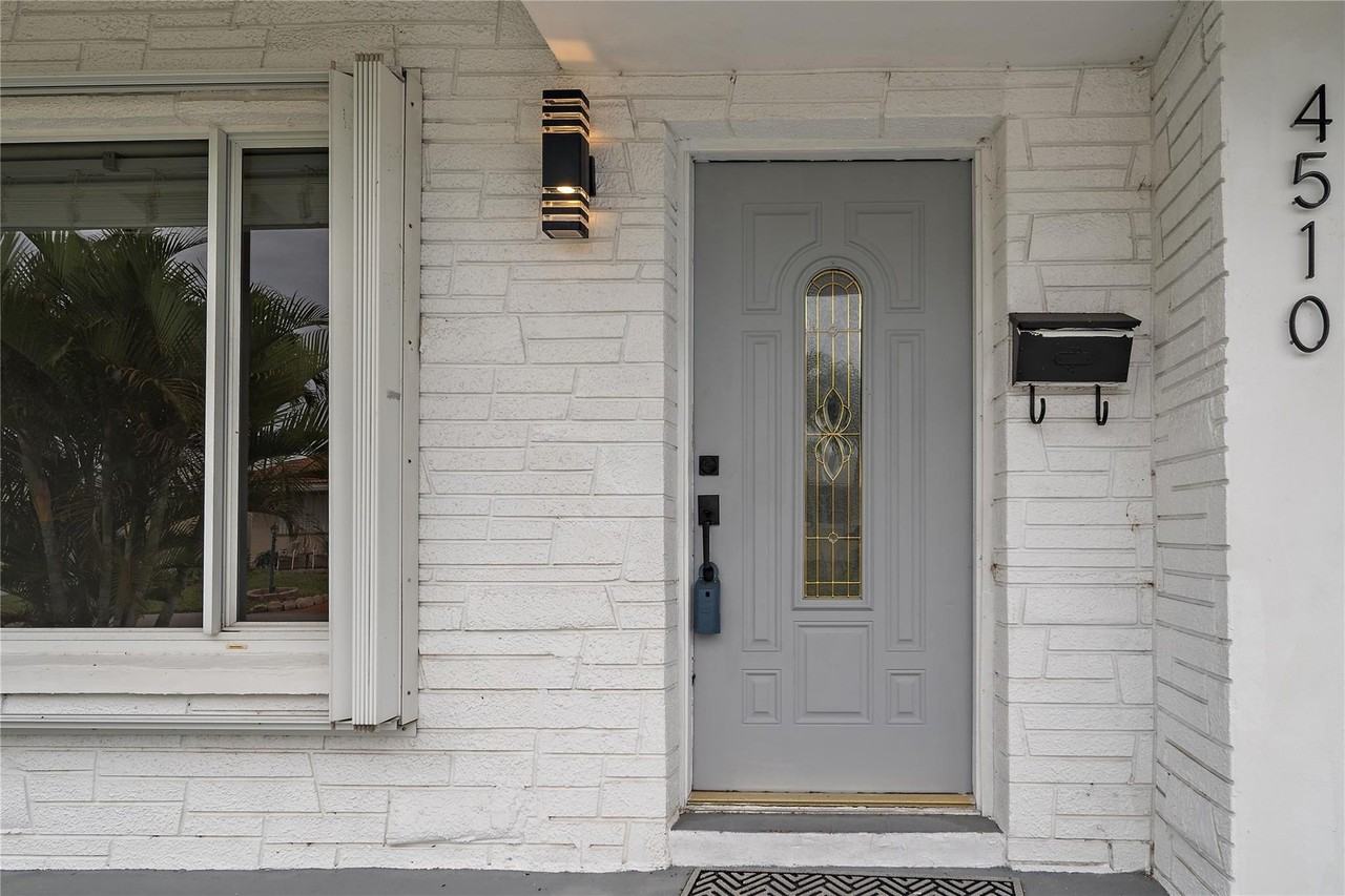 4510 Nw 49th Dr - Photo 3 of 34