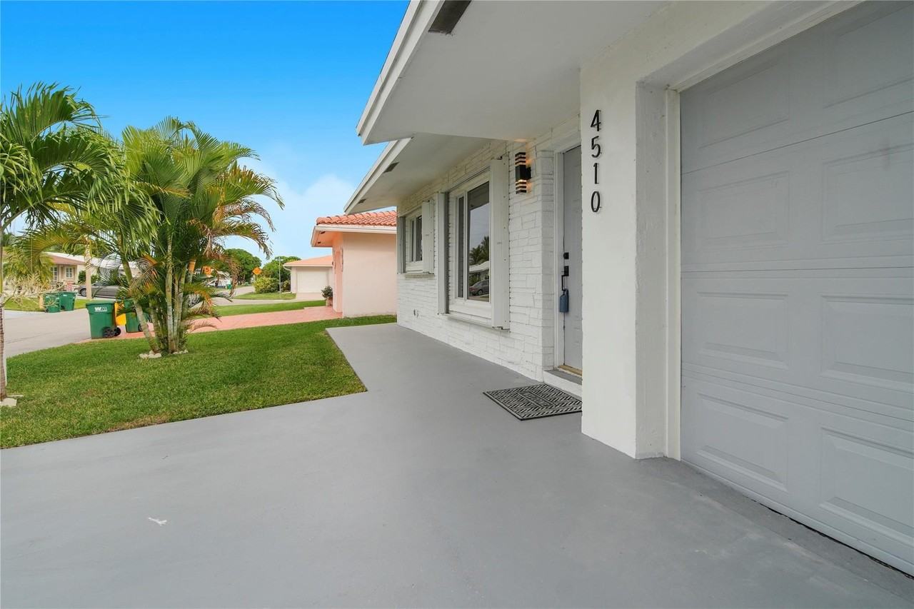 4510 Nw 49th Dr - Photo 4 of 34
