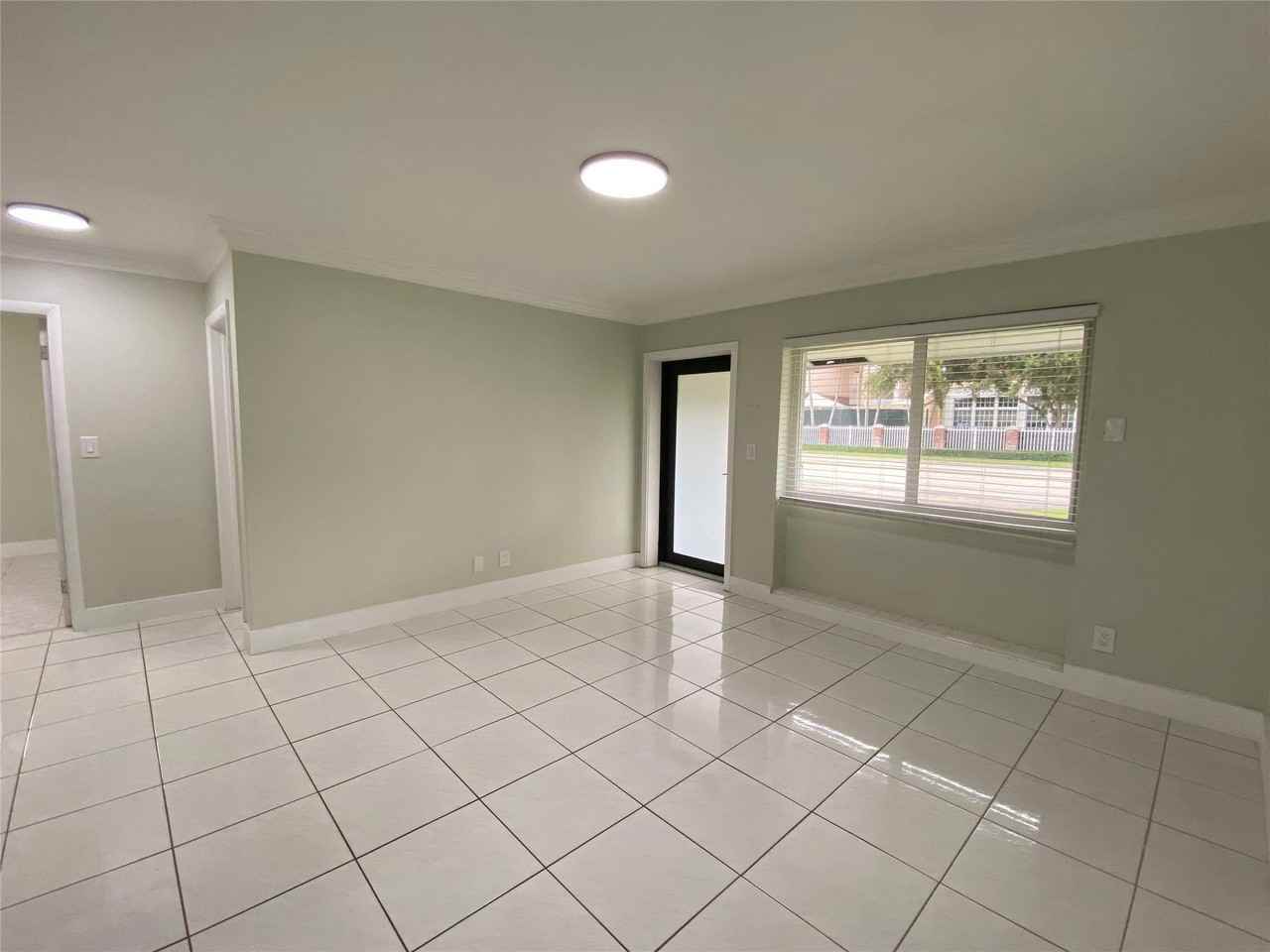 1610 Ne 62nd St - Photo 2 of 20