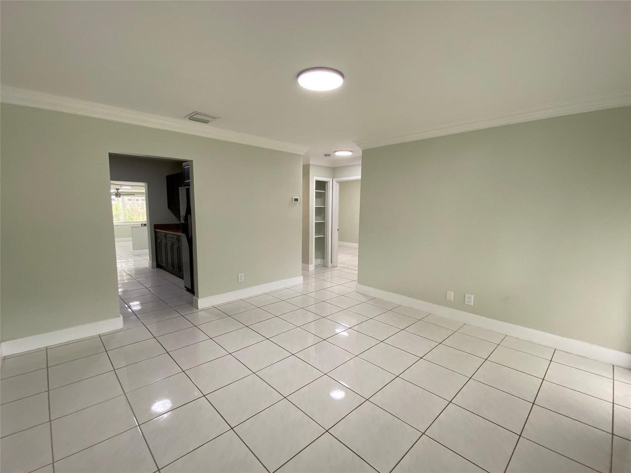 1610 Ne 62nd St - Photo 3 of 20