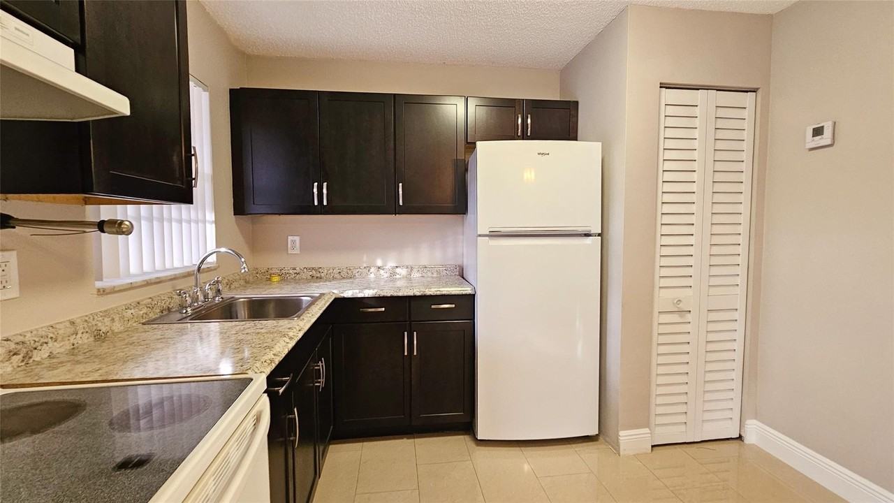 416 Lakeside Dr #129 - Photo 2 of 31