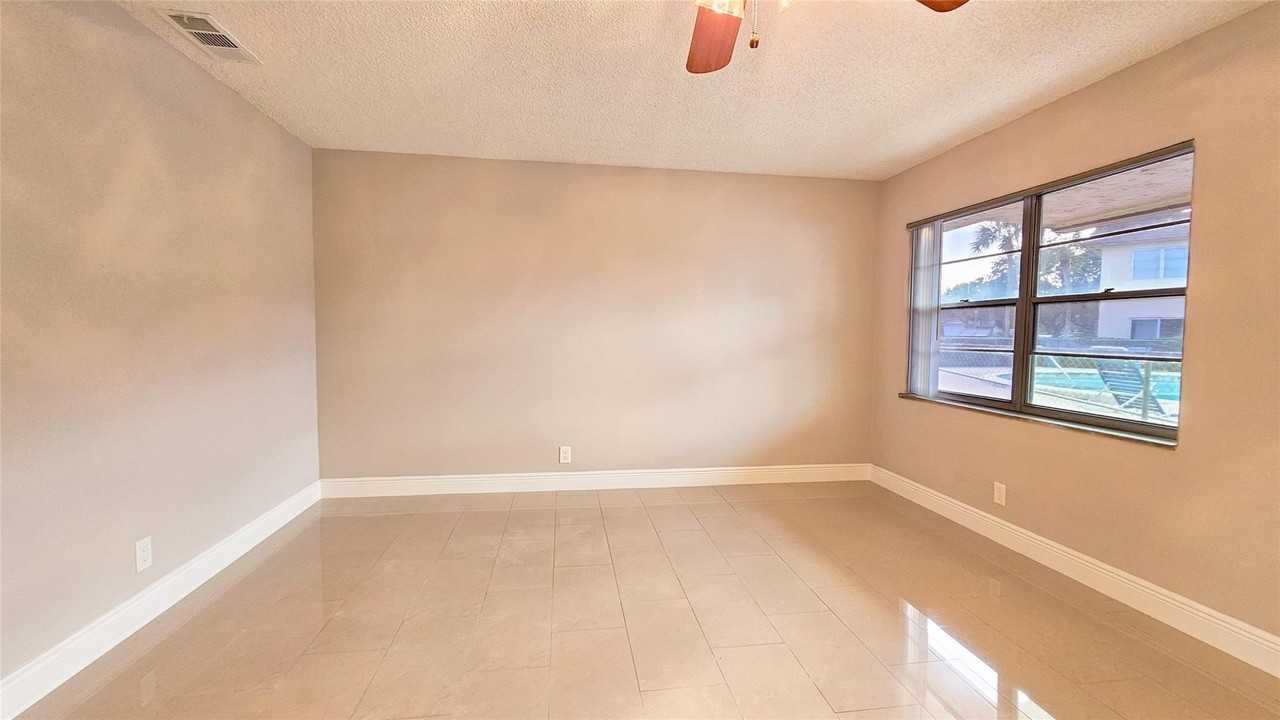 416 Lakeside Dr #129 - Photo 5 of 31