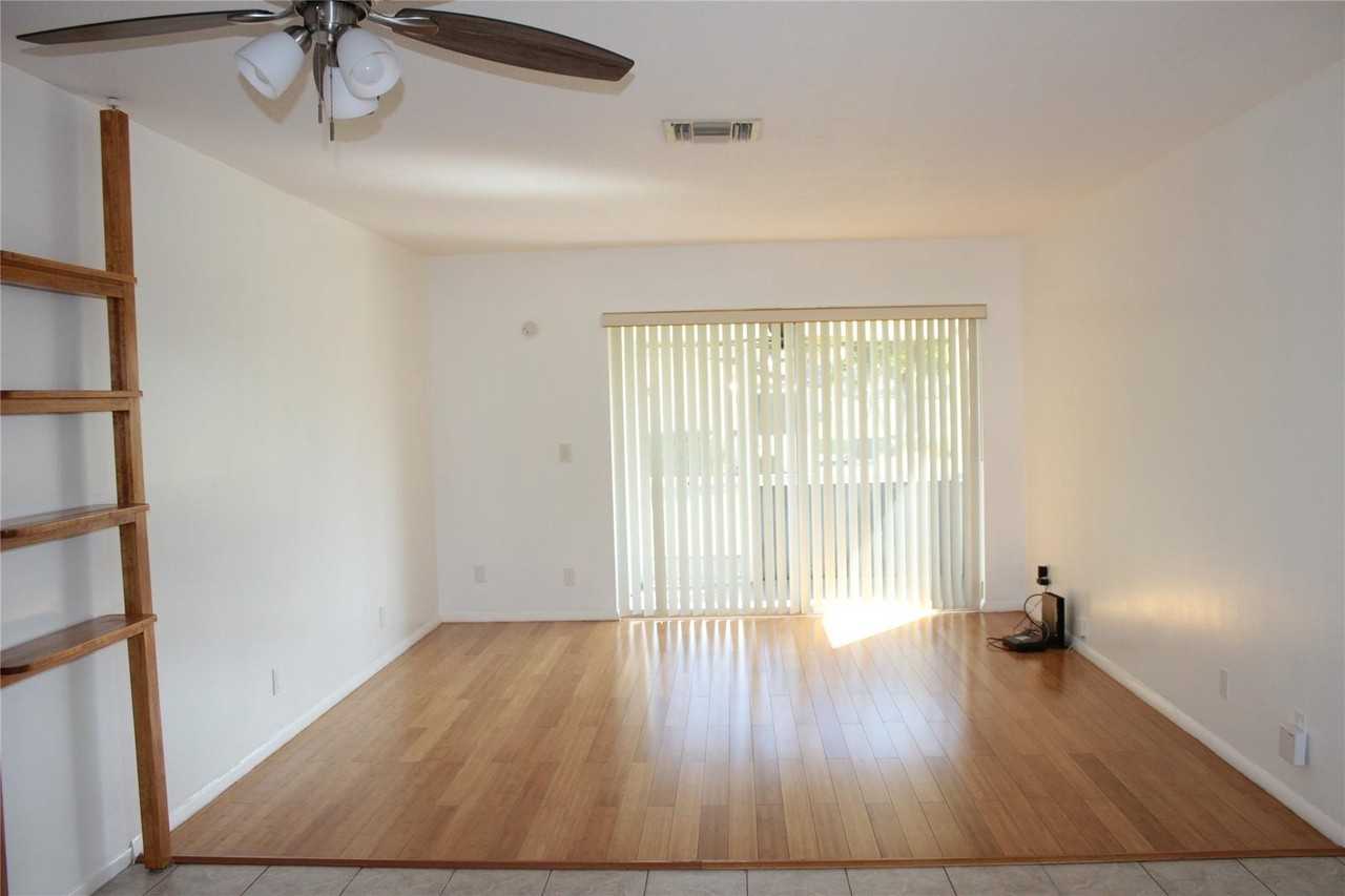 2810 Ashley Dr E Apt A - Photo 4 of 25