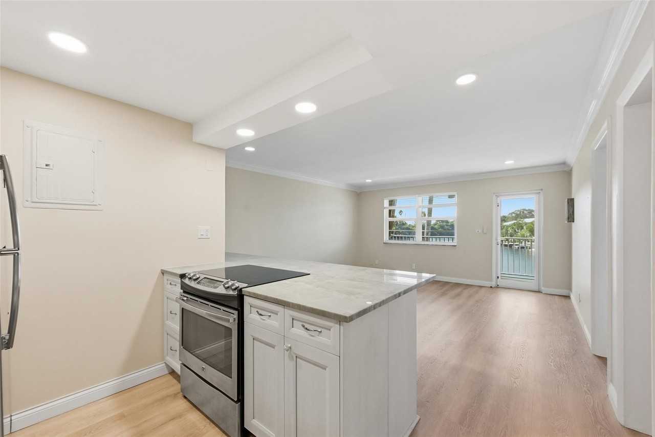 801 Ne 18th Ct Apt 202 - Photo 6 of 45