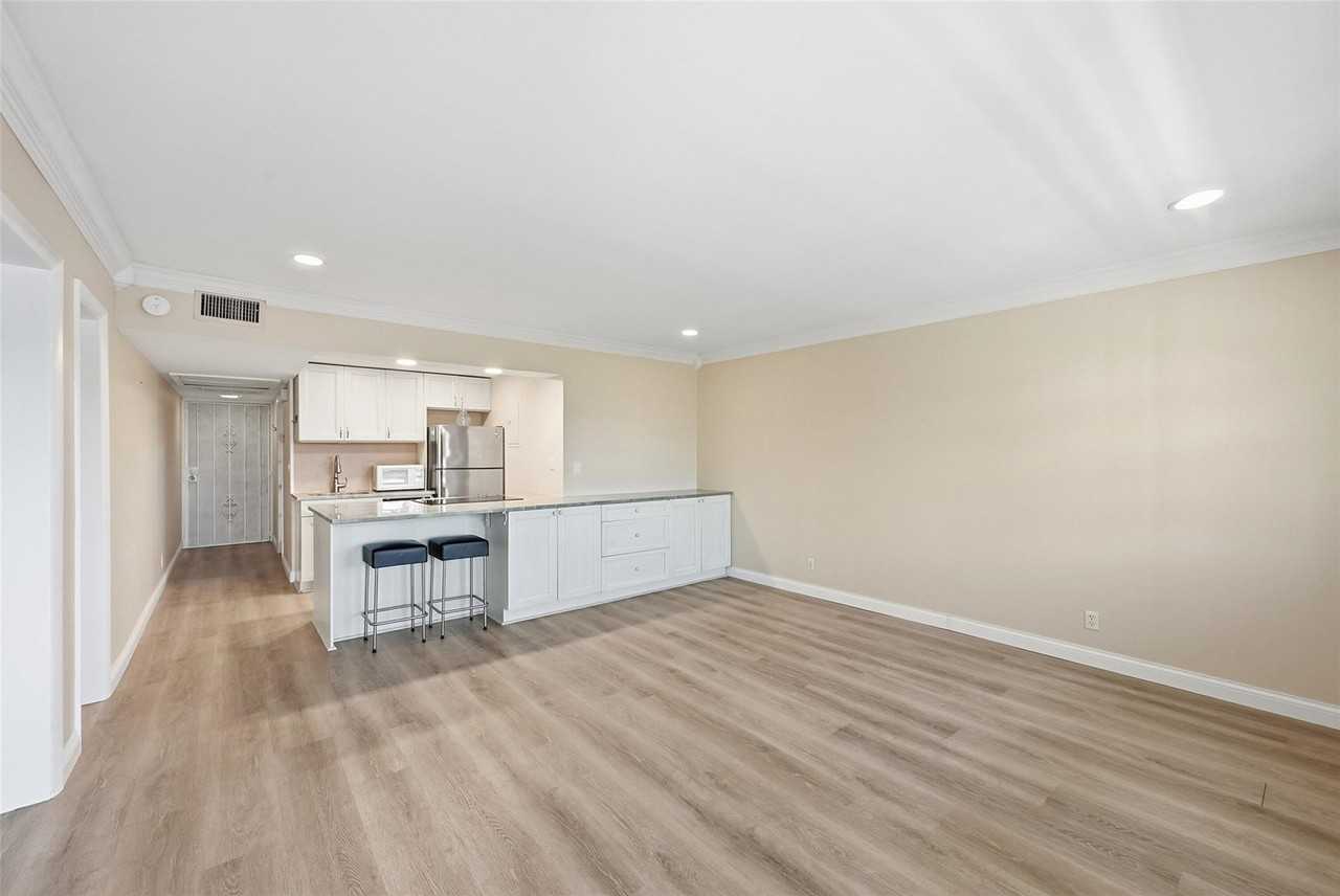 801 Ne 18th Ct Apt 202 - Photo 7 of 45