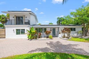 865 Ne 23rd Ter - Photo 1 of 1