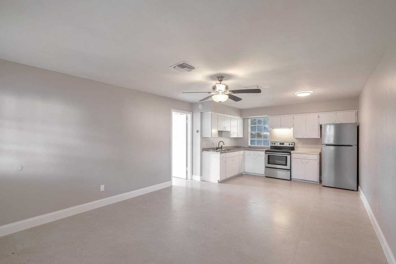 3147 Naylor Ter Unit 3 - Photo 3 of 16