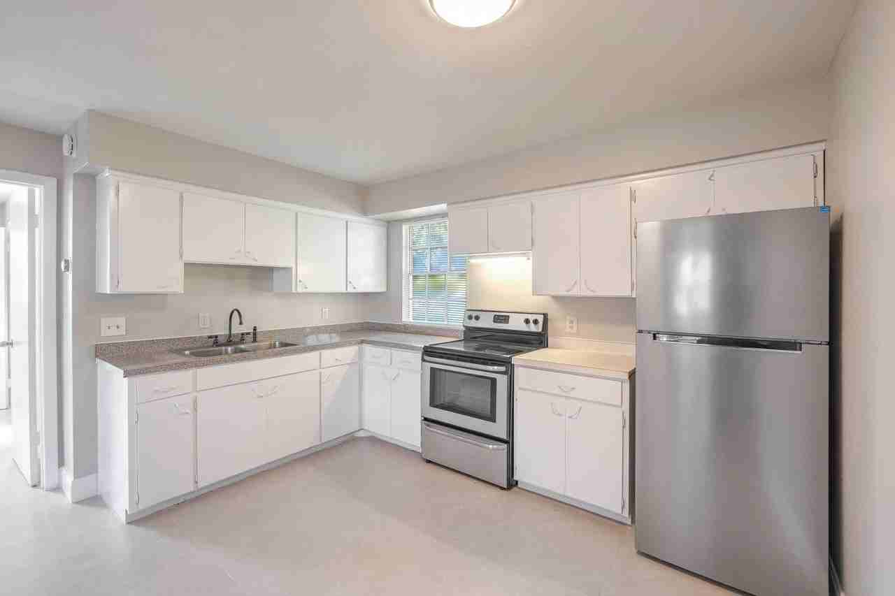 3147 Naylor Ter Unit 3 - Photo 5 of 16