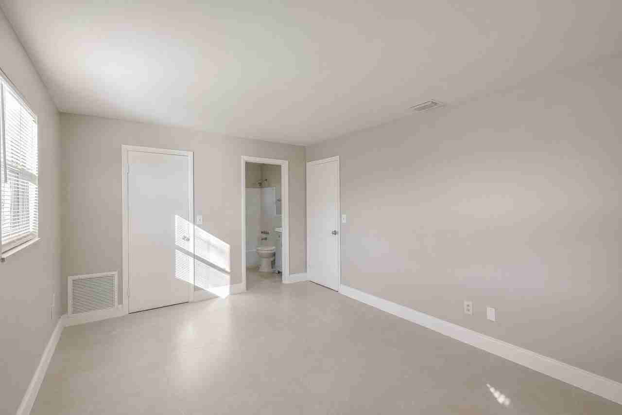 3147 Naylor Ter Unit 3 - Photo 7 of 16