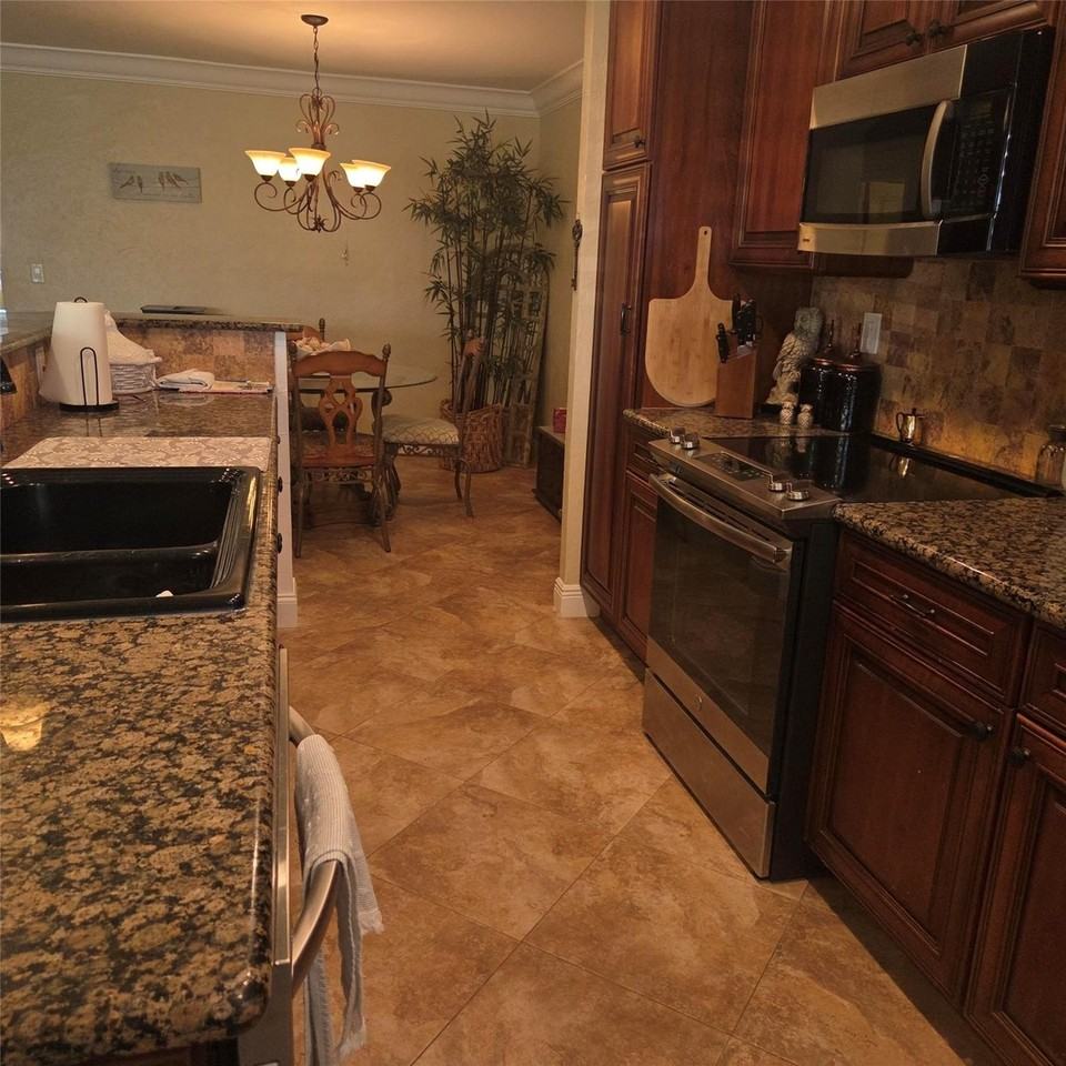 5349 Lakefront Blvd Apt B - Photo 6 of 23