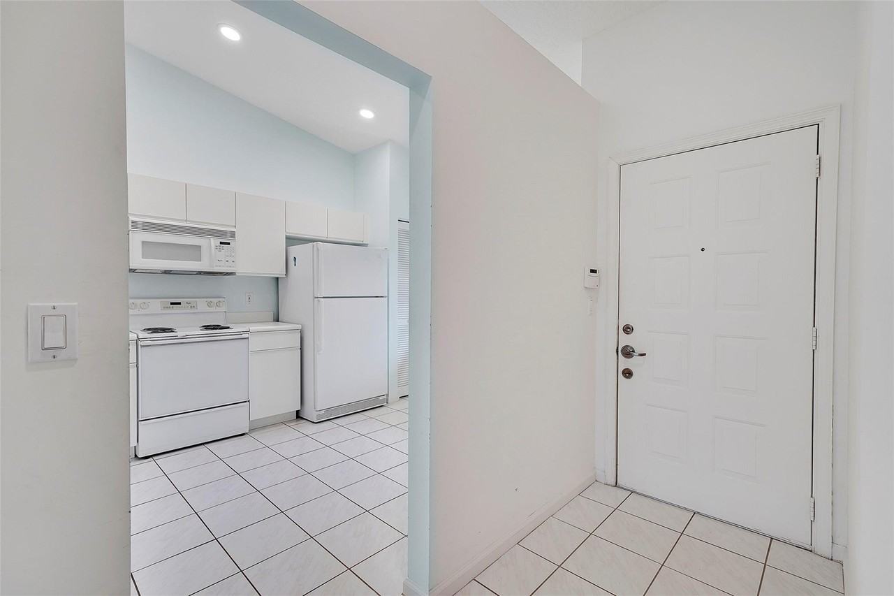 5876 Regal Glen Dr Apt 201 - Photo 7 of 36